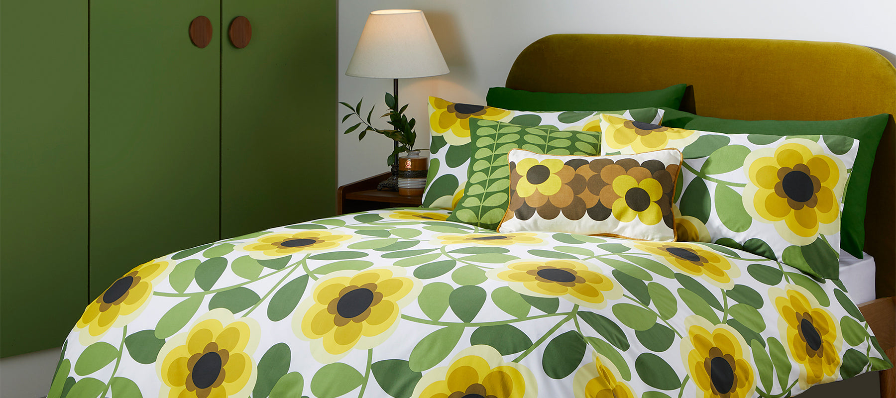 New Homeware Collection | Yellow Flower Matching Bed Set with Retro Cushions