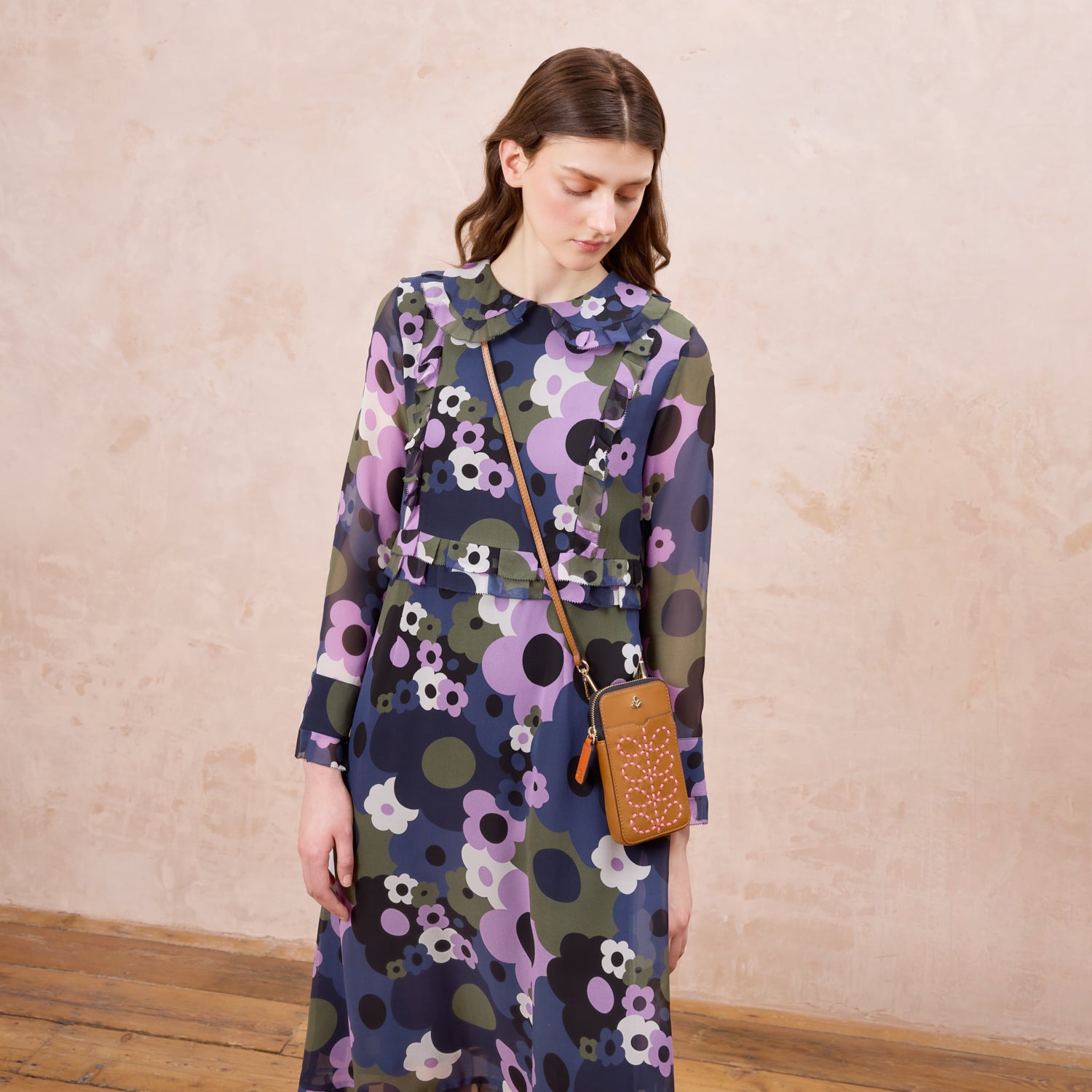 Ariel Phone Case - Whipstitch Stem Tan