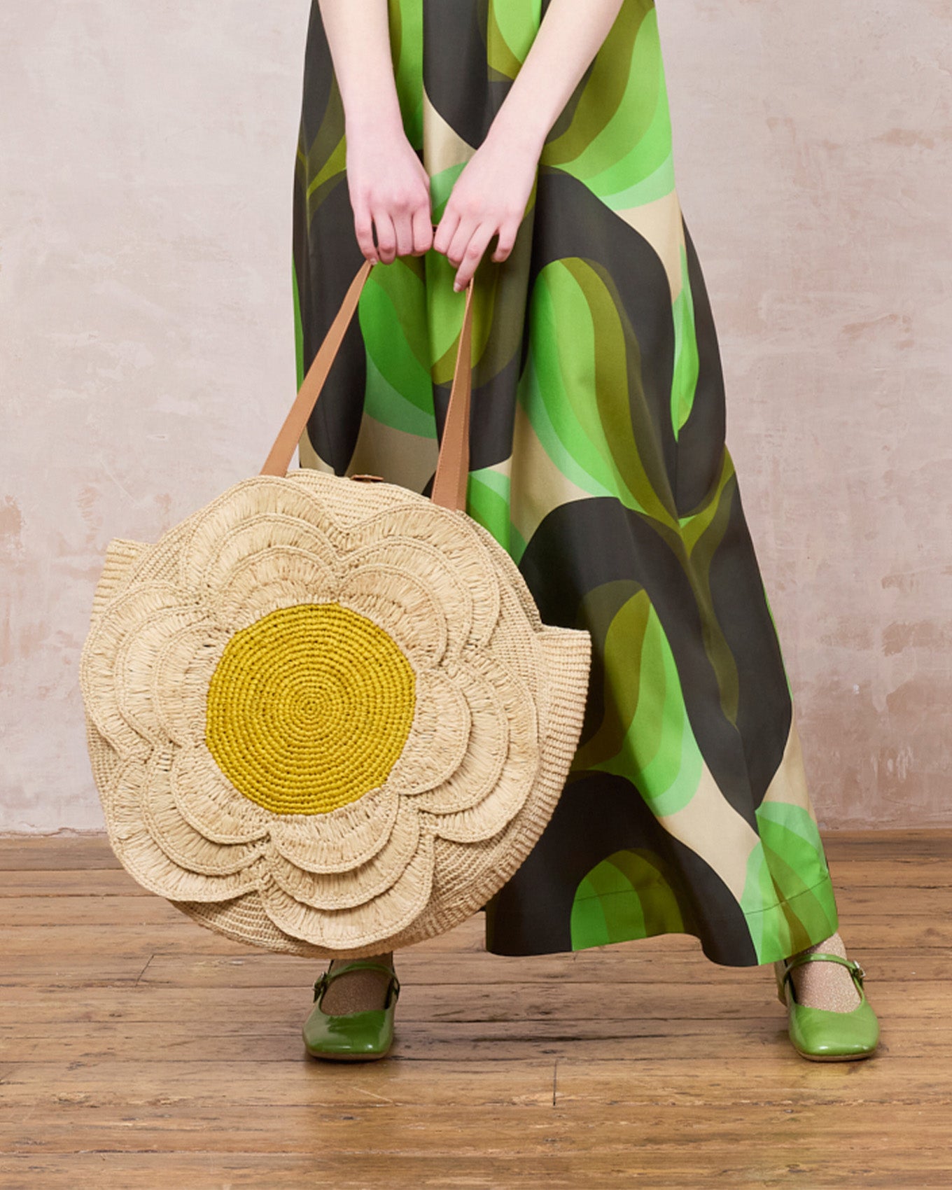 Petal Flower Round Raffia Tote Bag - Natural