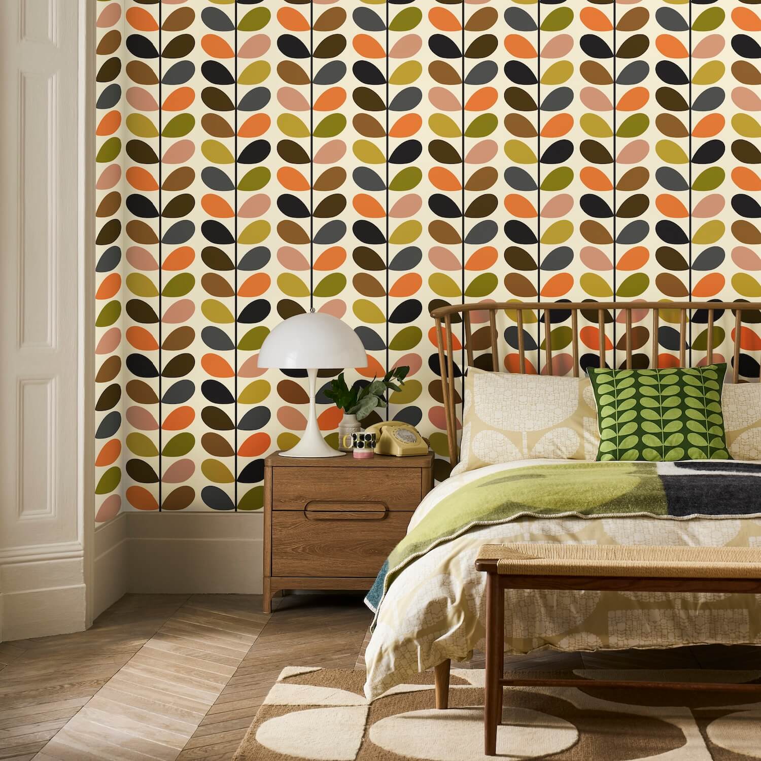 Multi Stem Classic Wallpaper ROW