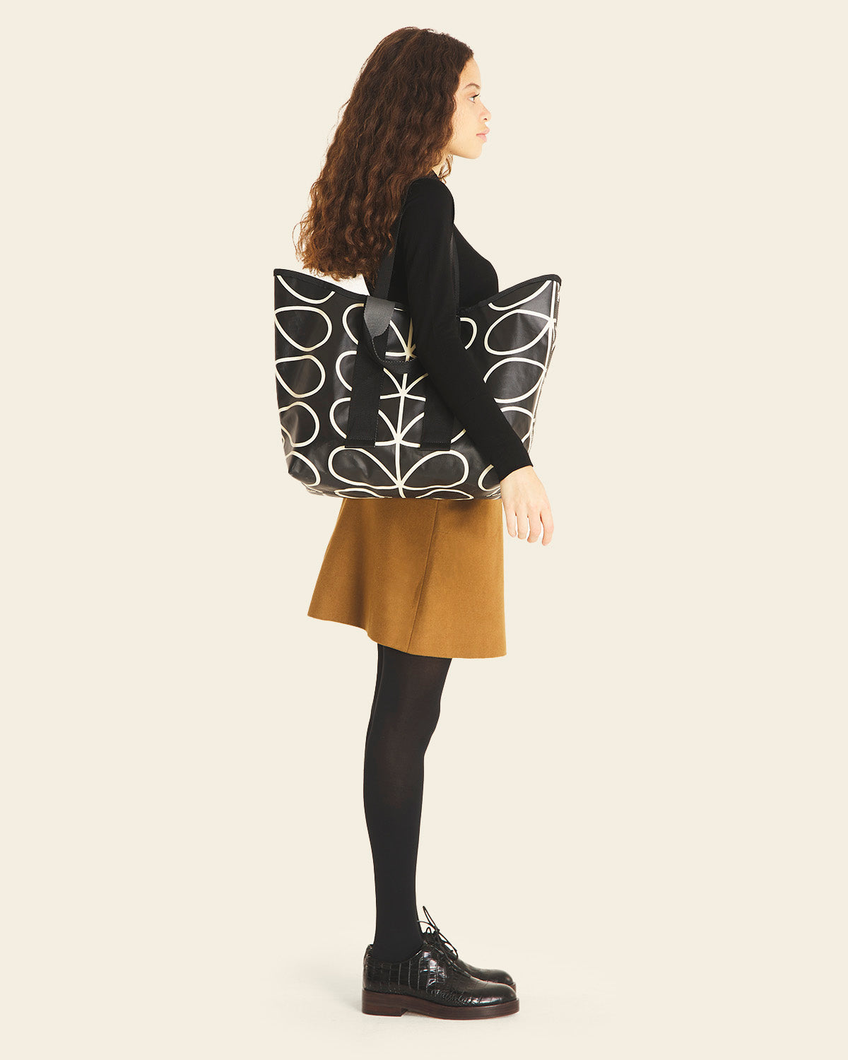 Carryall Basic Large Tote - Linear Stem Liquorice