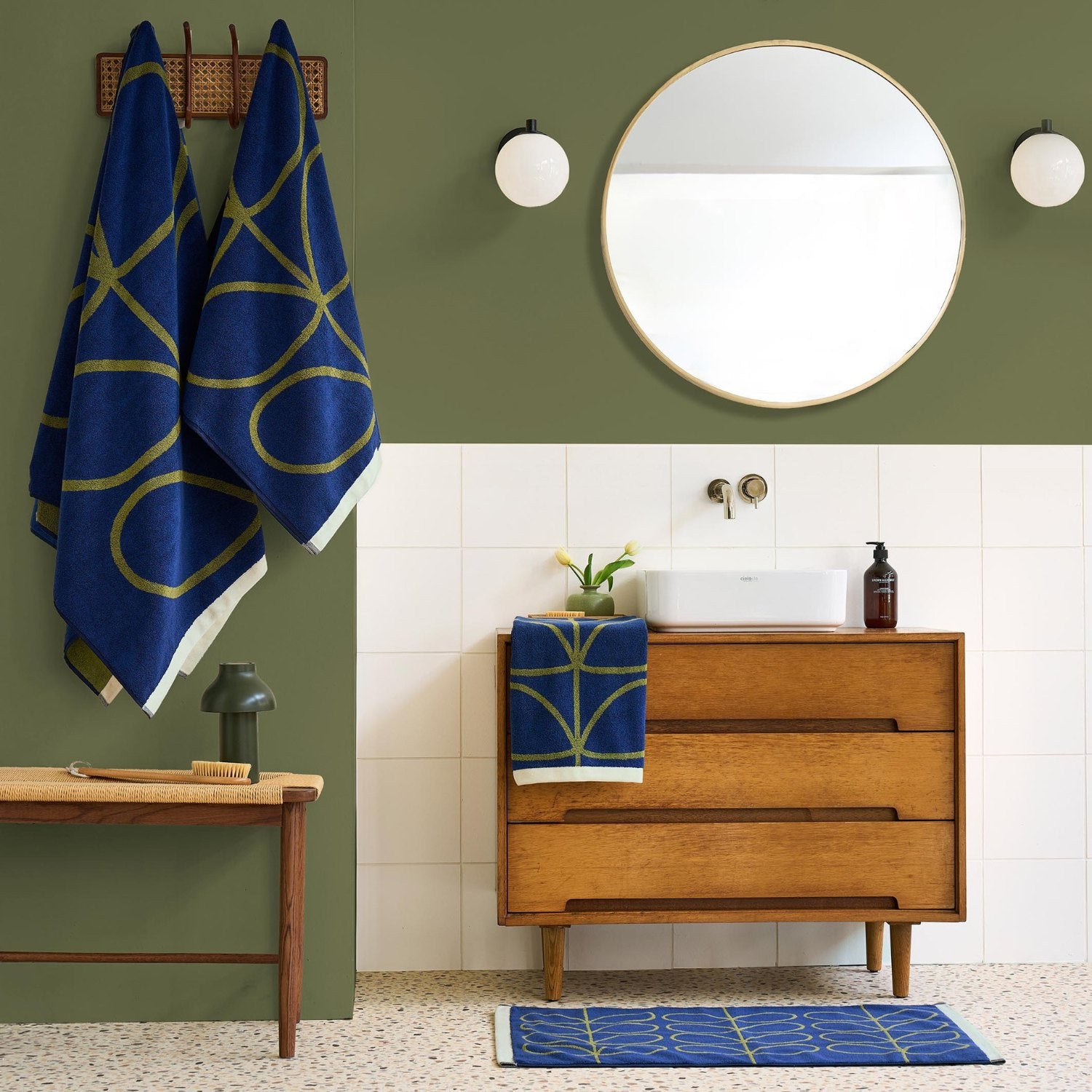 Linear Stem Towels