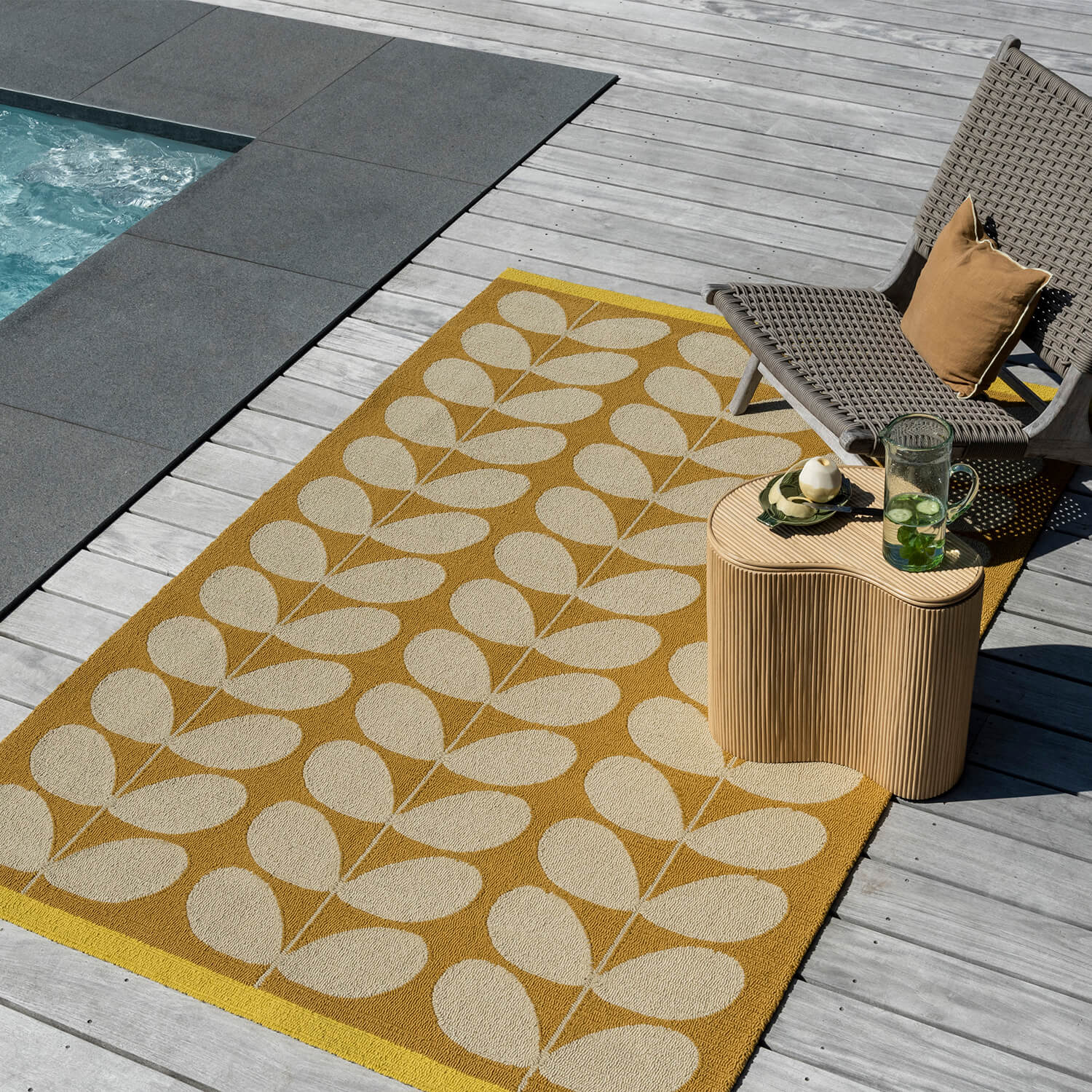 Orla Kiely Solid Stem Sunflower Outdoor Rug