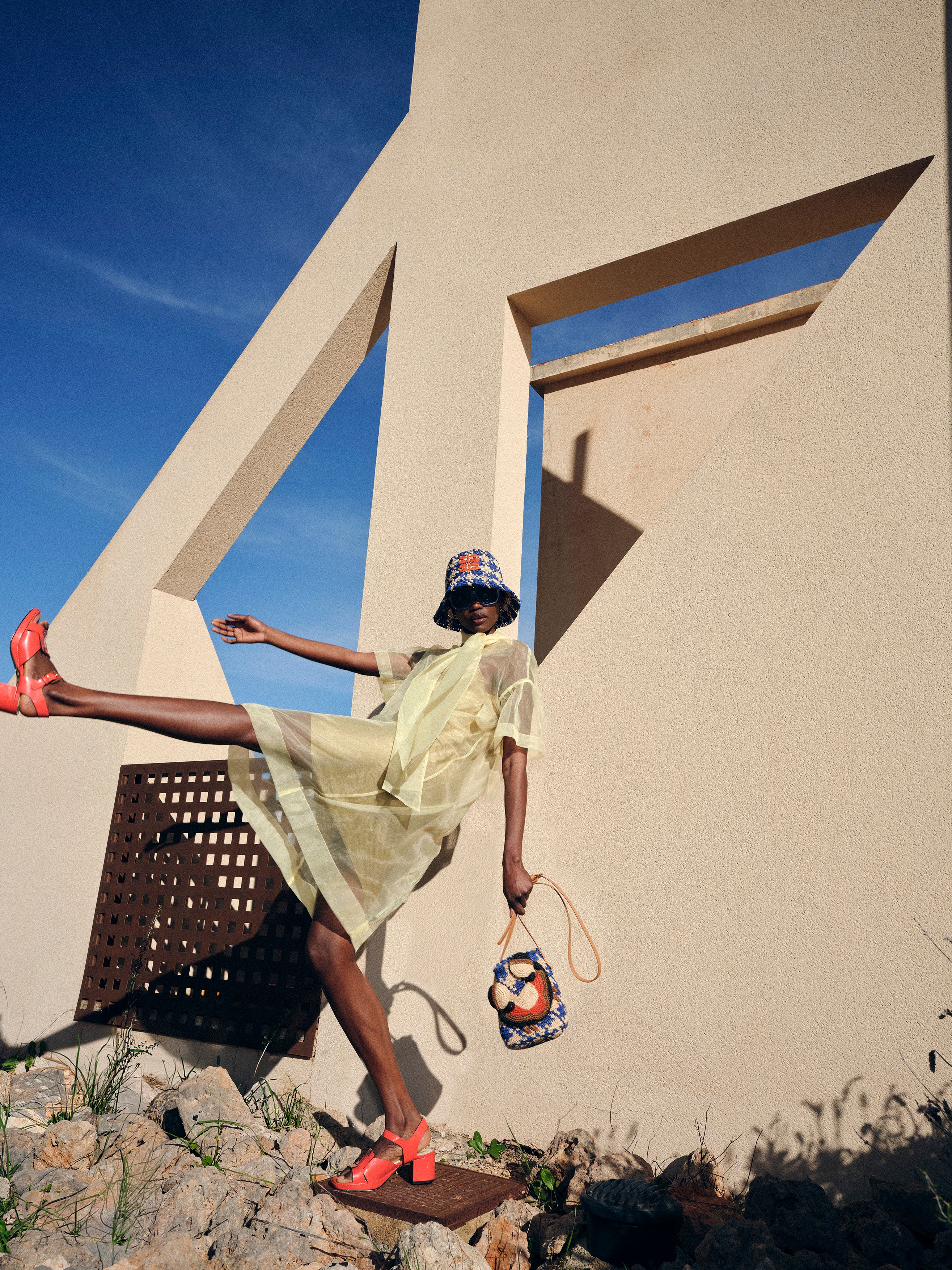 Crab and Houndstooth Raffia Bucket Bag - Sea Blue