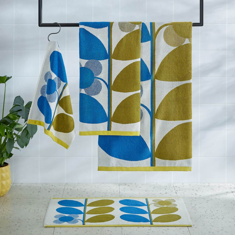 Lifestyle shot of two-tone Orla Kiely stem bloom towels